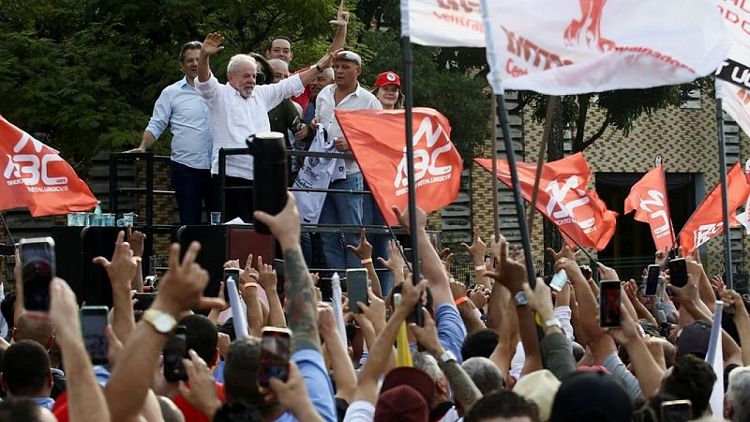Lula y Bolsonaro inician oficialmente campaña cortejando a votantes