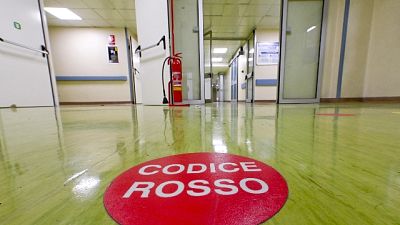 Operatore sanitario ricoverato a Brescia, deve essere operato