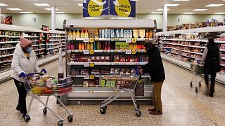 El gasto de los consumidores británicos cae con el fuerte aumento de la inflación