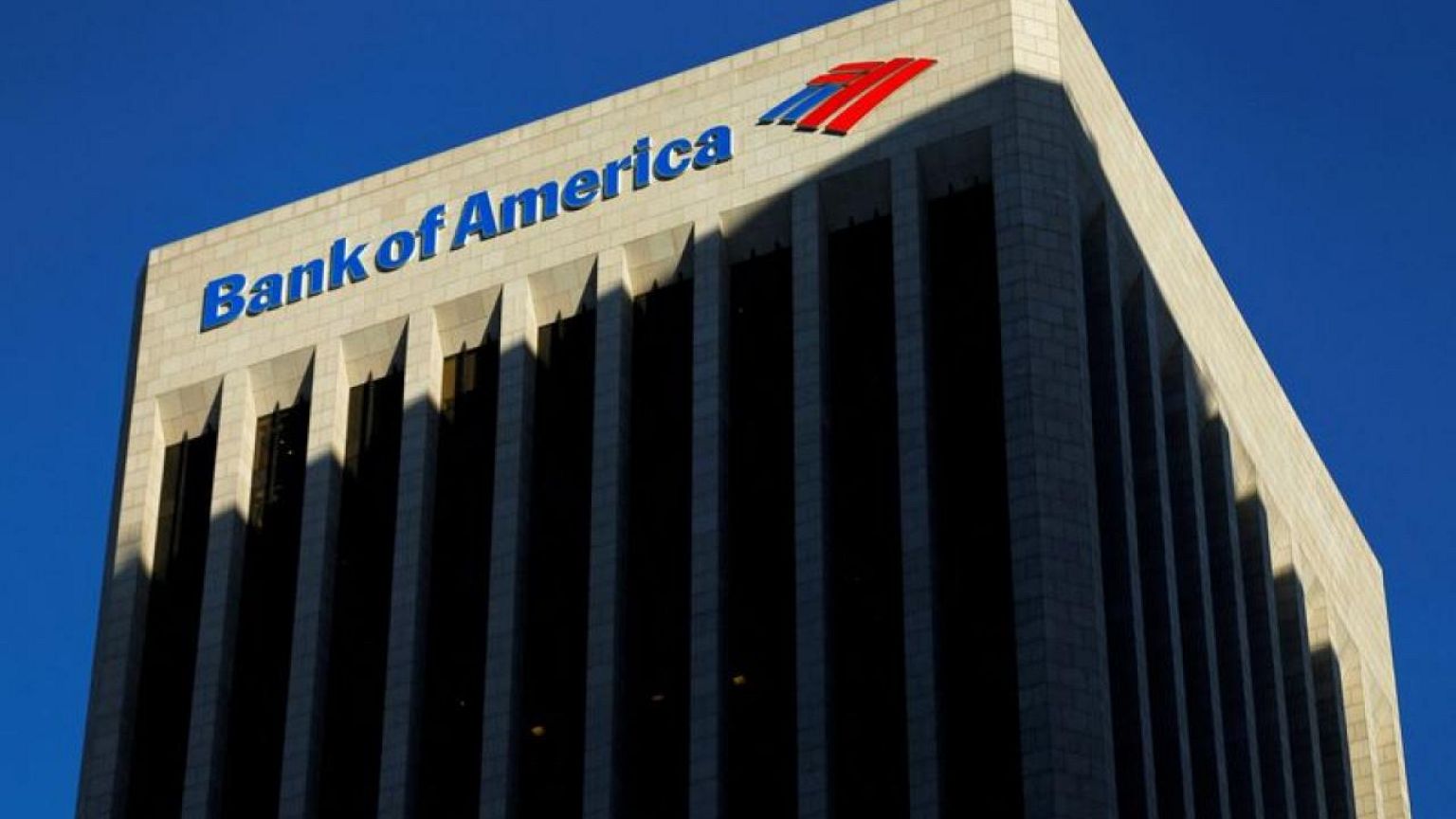 Factbox-U.S., European banks could lose over $5 billion from risky buyout loans