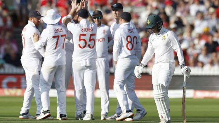 Cricket-England remain positive despite late S Africa charge
