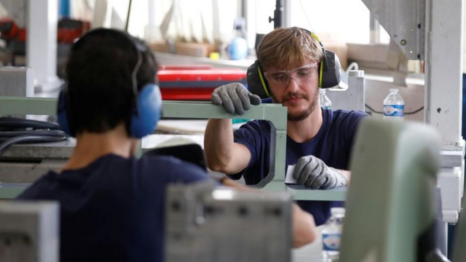 Record numbers resign in France as bargaining power balance shifts -labour ministry