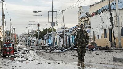 Al menos 21 muertos en el asedio a un hotel de Somalia, muchos rehenes son liberados