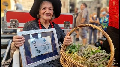 In Liguria cittadinanza onoraria a Chetta, 94 anni, erborista