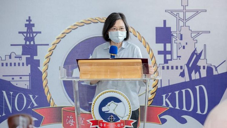Presidenta de Taiwán dice que moderación no significa que no vaya a "contrarrestar" a China