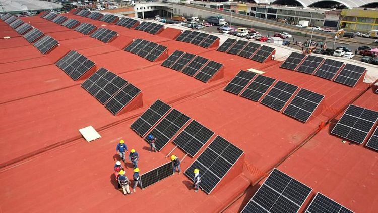 Mientras México paraliza grandes proyectos solares, empresas recurren a pequeñas soluciones