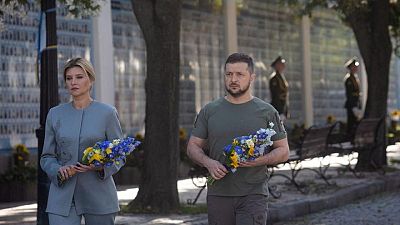 Cansada, no doblegada, Ucrania celebra su independencia entre el temor a nuevos ataques