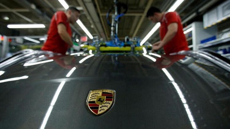 Bajo la sombra de la guerra, Porsche se prepara para debutar en el mercado