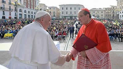 Los papas que renuncian son humildes, dice Francisco en una visita al centro de Italia Los papas que renuncian son humildes, dice Francisco en una visita al centro de Italia