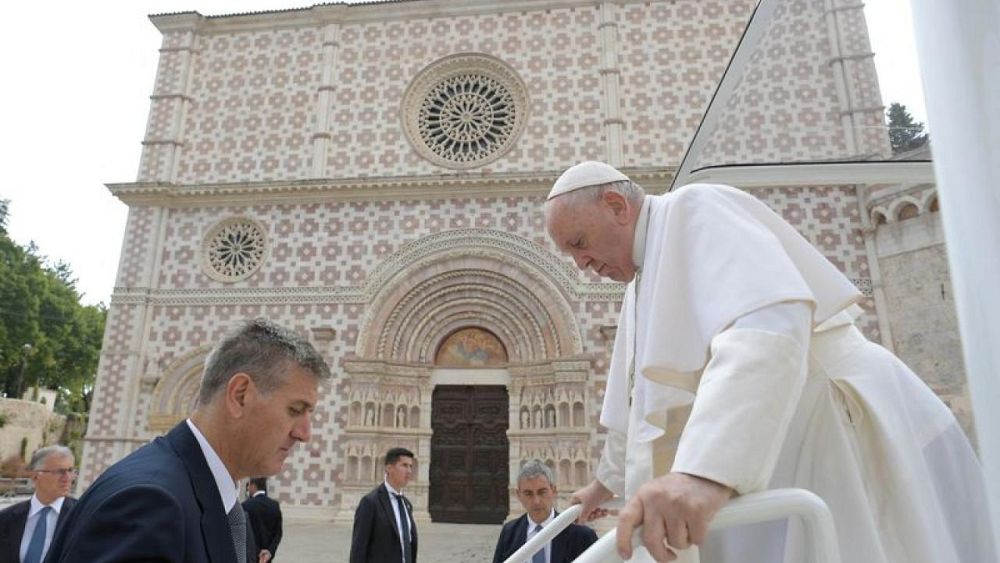 The Pope praises the humility of the popes who voluntarily resigned in its place of remaining for existence in the pontificate