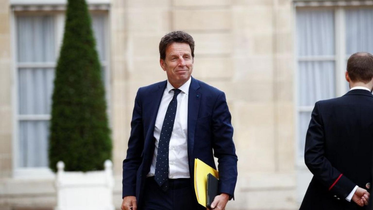 French PM tells firms to draft energy savings plans to avoid rationing