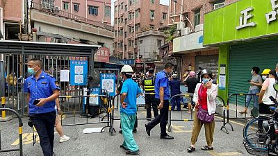 La ciudad china de Shenzhen cierra un mercado electrónico clave por casos de COVID-19