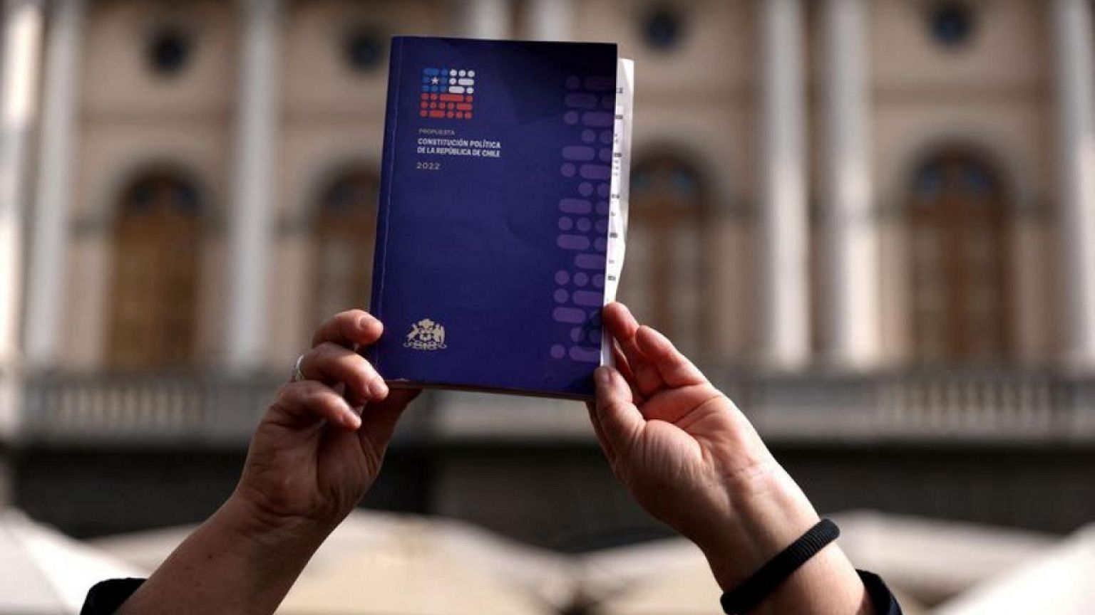 Chile enfrenta una avalancha de "medias verdades" a días del plebiscito constitucional