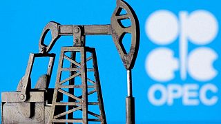 El crudo sube ante la perspectiva de un recorte de la oferta de la OPEP+