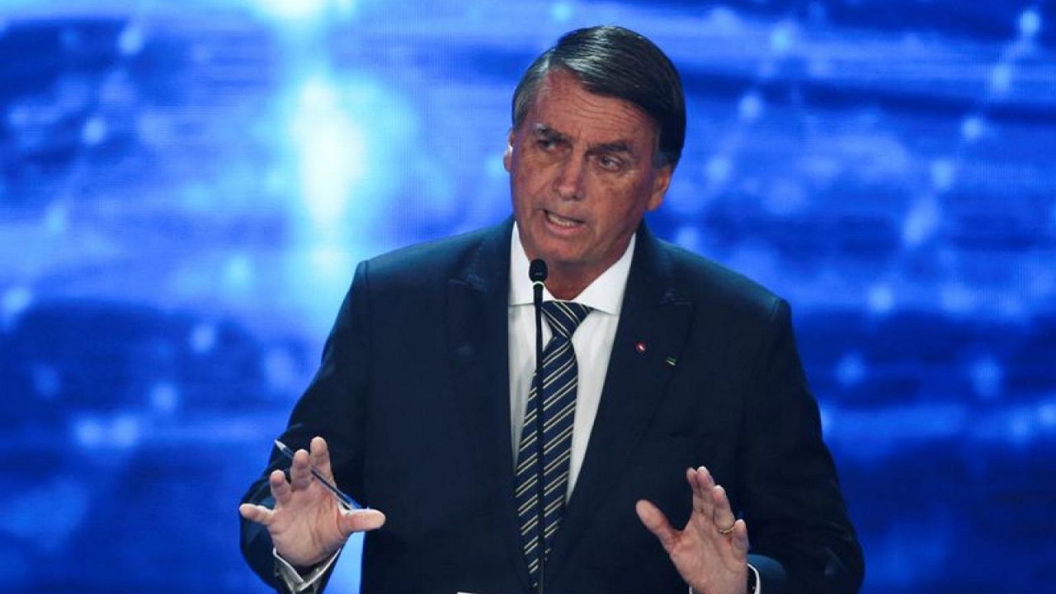 Bolsonaro espera que las tasas de interés de Brasil bajen mientras la inflación cae