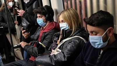 Europa tendrá vacunas para ómicron poco después de la aprobación de la UE -eurodiputado