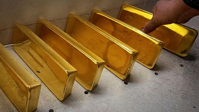 Oro cae a cerca de mínimos en 29 meses antes de reunión de la Fed