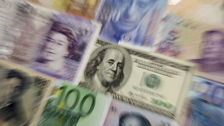 Dólar sube luego de que Fed redobla apuesta a postura agresiva; euro cae