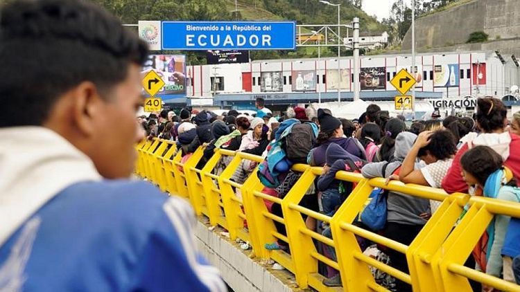 Ecuador inicia proceso de regularización de miles de migrantes venezolanos