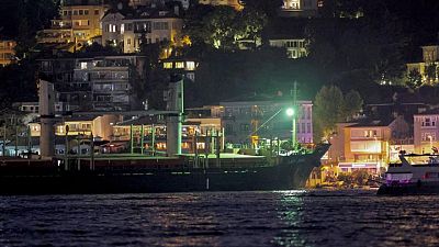 Reabren el tráfico en el estrecho del Bósforo tras remolcar un buque encallado con grano ucraniano