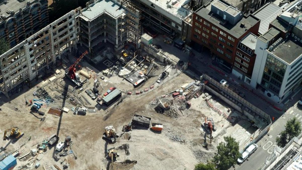 UK housing stocks slump as HSBC warns of impending downturn Euronews