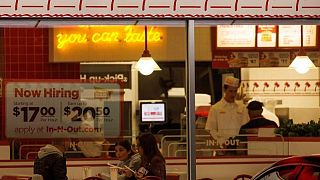 Sector servicios EEUU mantiene impulso en agosto; disminuye presión sobre precios: encuesta ISM Sector servicios EEUU mantiene impulso en agosto; disminuye presión sobre precios: encuesta ISM