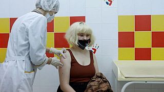 روسيا تسجل أكثر من 50 ألف إصابة يومية بفيروس كورونا