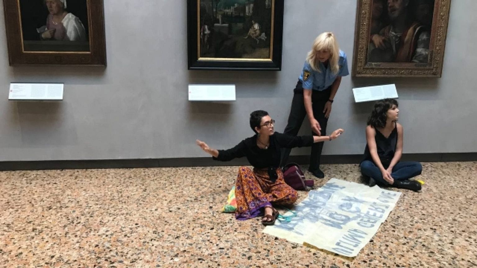 Due attivisti 'incollati' alla 'Tempesta' di Giorgione