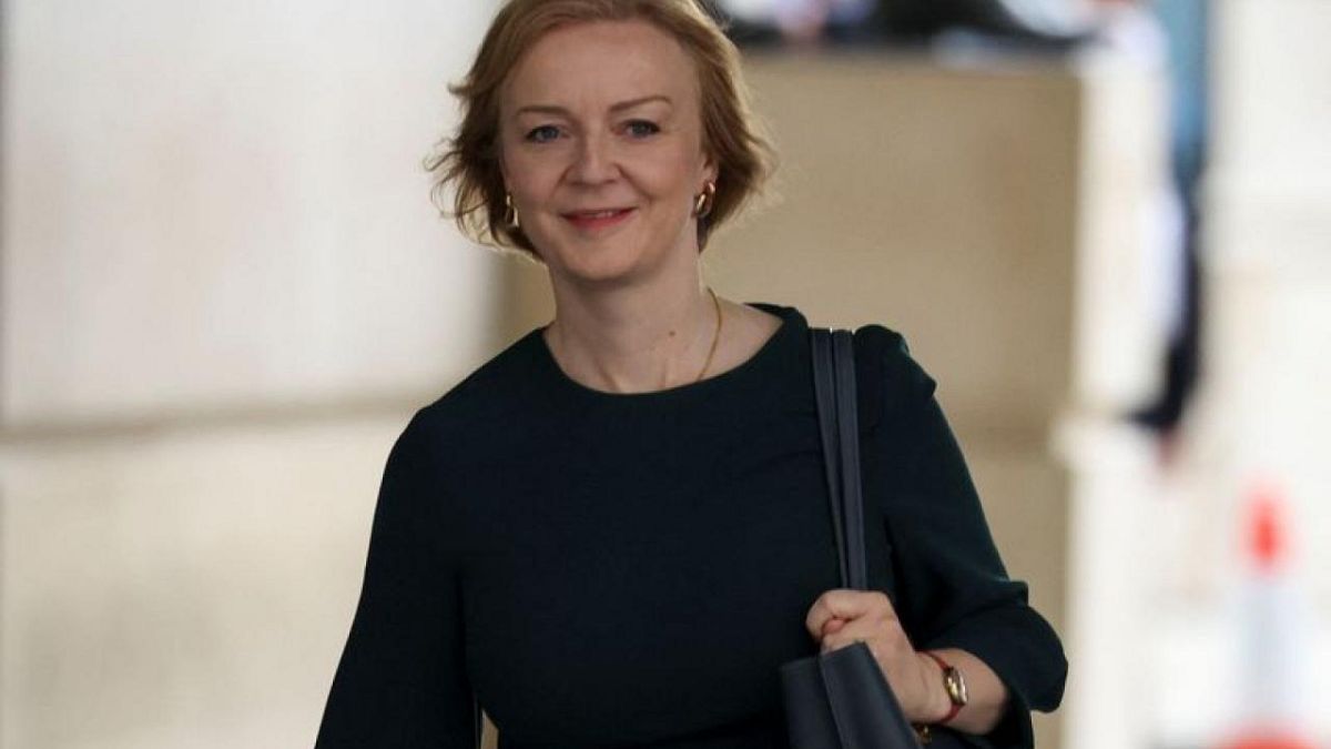 Liz Truss Vows Tax Cuts After Winning Vote To Be Next British Pm Euronews 