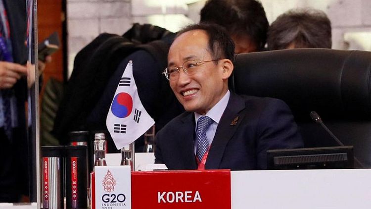 كوريا الجنوبية تتعهد باتخاذ اجراءات استباقية لتحقيق الاستقرار في الأسواق