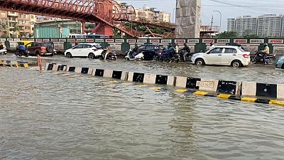 سيول في بنجالورو الهندية وتكدس مروري جراء الأمطار غزيرة