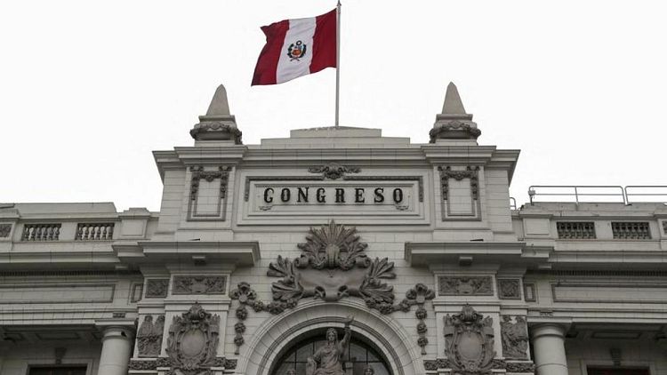 النواب في بيرو يطيحون برئيسة الكونجرس بعد ضغط حكومي