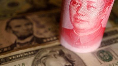 El yuan chino cierra en mínimo de 26 meses antes de decisiones de bancos centrales