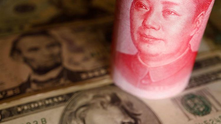 El yuan chino cierra en mínimo de 26 meses antes de decisiones de bancos centrales