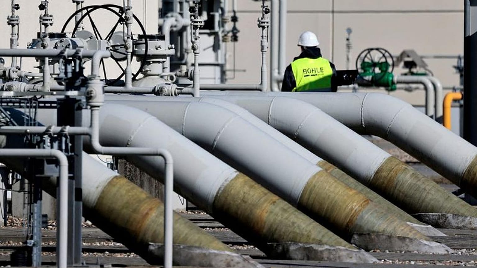 Exclusive-Gazprom says Nord Stream 1 resumption depends on Siemens Energy