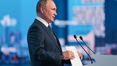 La UE planea limitar precio del gas ruso mientras Putin amenaza con interrumpir el suministro
