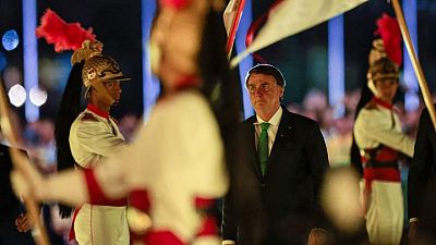 Los partidarios de Bolsonaro se reúnen en desfiles militares y mítines políticos en Brasil
