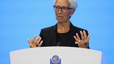 Los gobiernos deben limitar las ayudas por alzas de alimentos y combustibles: Lagarde