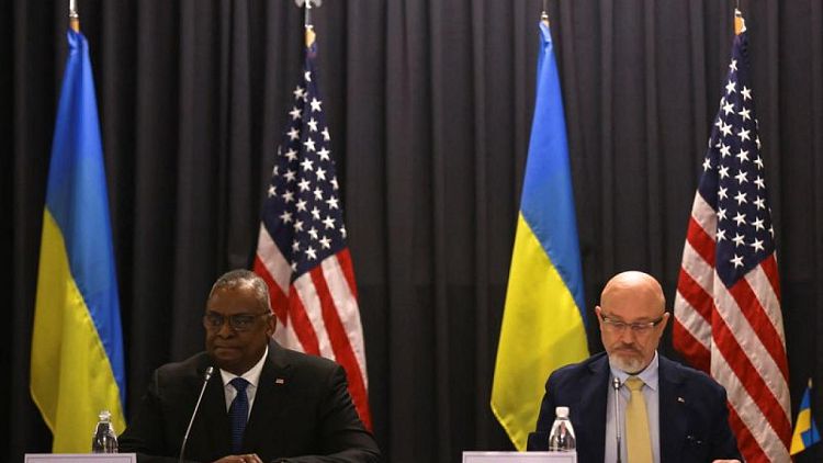 EEUU aprueba 675 millones de dólares en armas para Ucrania en cumbre de líderes de defensa