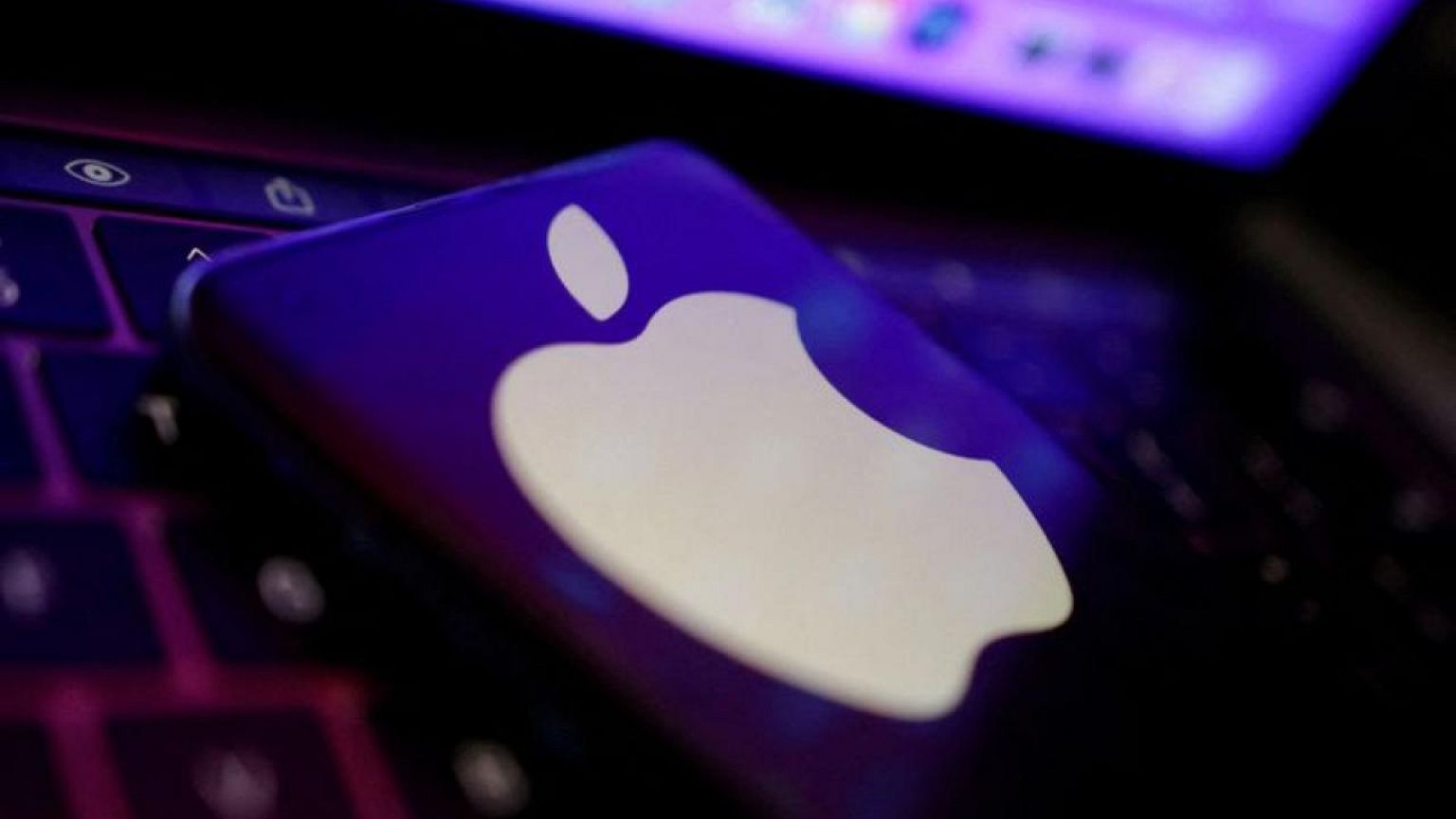 New Apple iPhone will be available in Russia, trade minister says