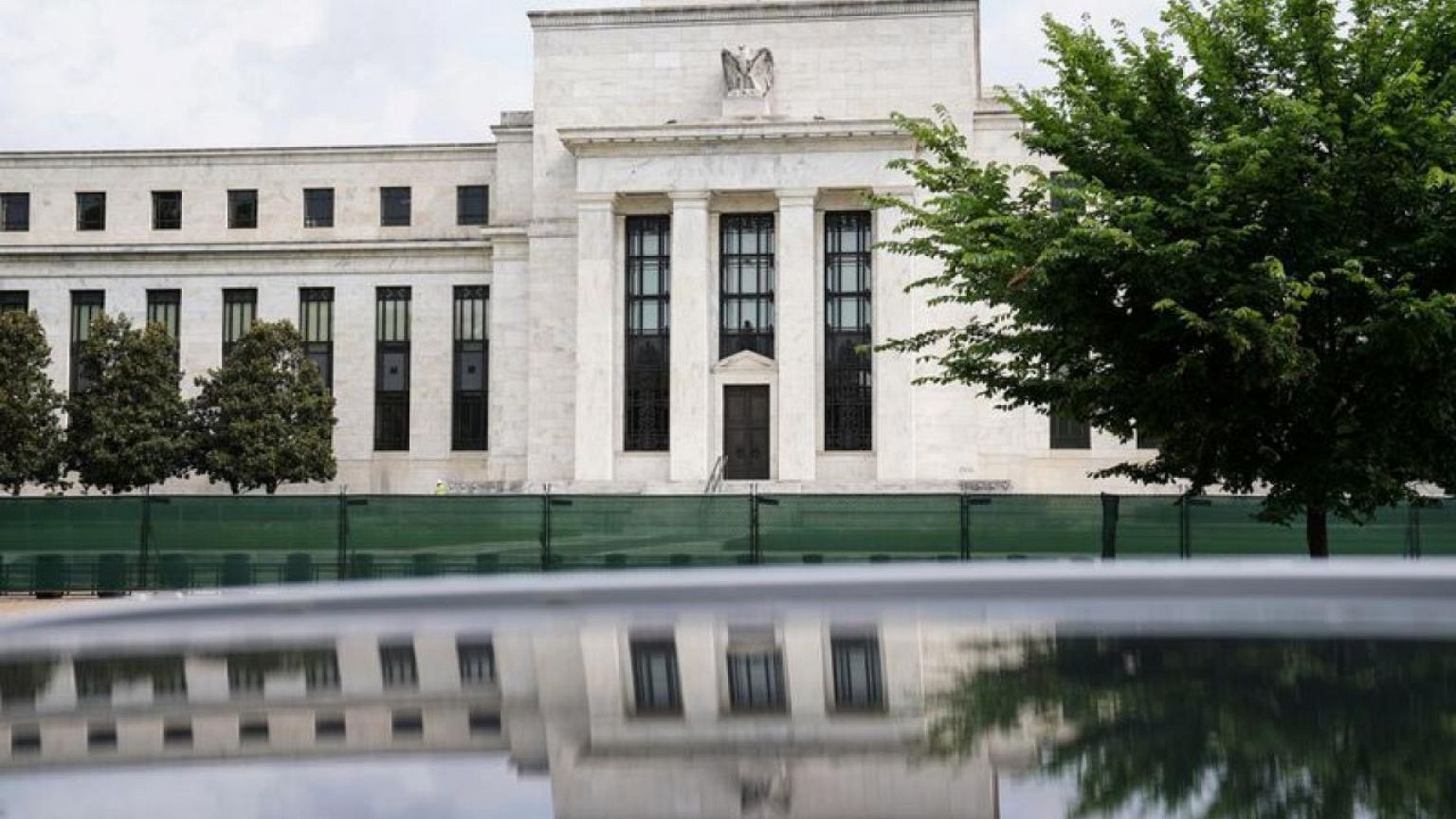 Harker espera que la Fed lleve las tasas un poco por sobre el 5% y luego mantenerlas