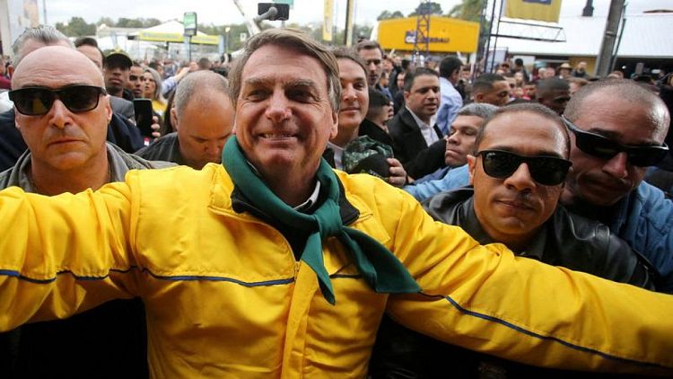 رئيس البرازيل ومنافسه يتبادلان الاتهامات بالفساد في المناظرة الأخيرة قبل الانتخابات