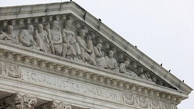 تقارير: المحكمة العليا الأمريكية تفتح أبوابها للجمهور بعد إغلاق طويل بسبب كورونا