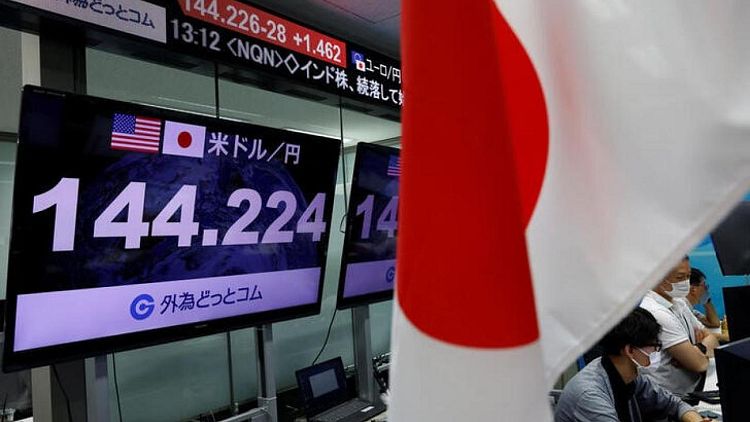 Japón debe tomar medidas contra movimientos "excesivos y unilaterales" del yen: portavoz Gobierno