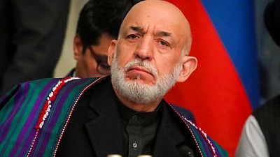 الرئيس الأفغاني الأسبق حامد قرضاي ينبري إلى تويتر لدعم طالبات محتجات
