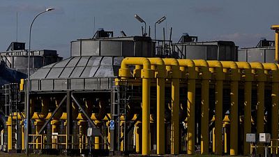 La UE planea que las empresas de combustibles fósiles compartan los beneficios excesivos - borrador