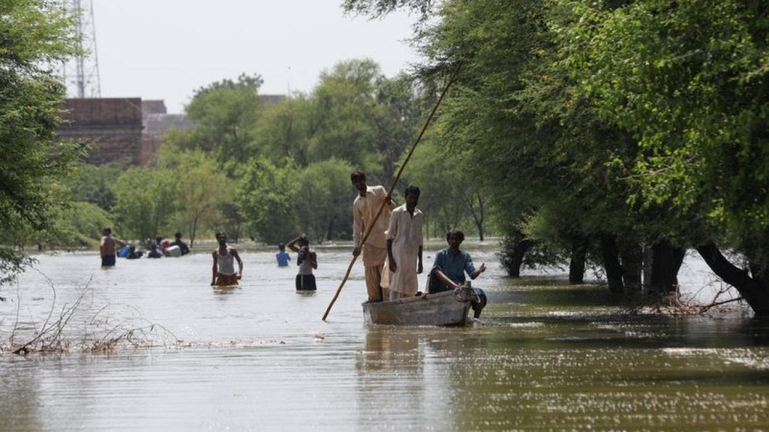 El impacto del clima lleva a "terrenos desconocidos de destrucción": jefe de la ONU
