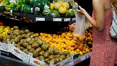 Las mujeres prevén una inflación más alta que los hombres, impulsada por el coste de los alimentos