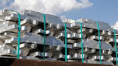 El aluminio cae a mínimo de 18 meses, mercados se preparan para alza de tasas en EEUU