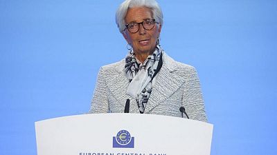 Lagarde, del BCE, dice que la estabilidad de precios es prioritaria al crecimiento